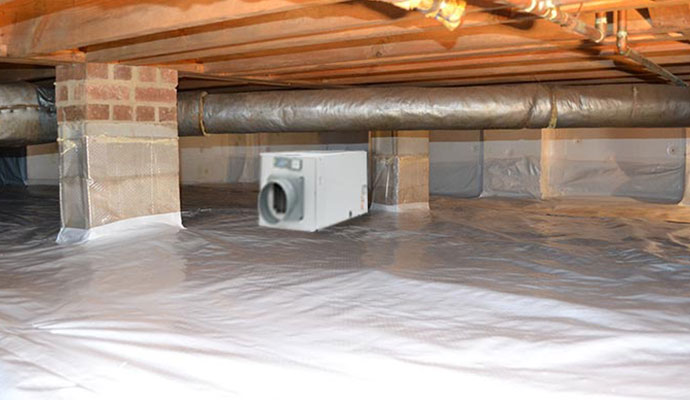 Encapsulated crawl space with dehumidifier