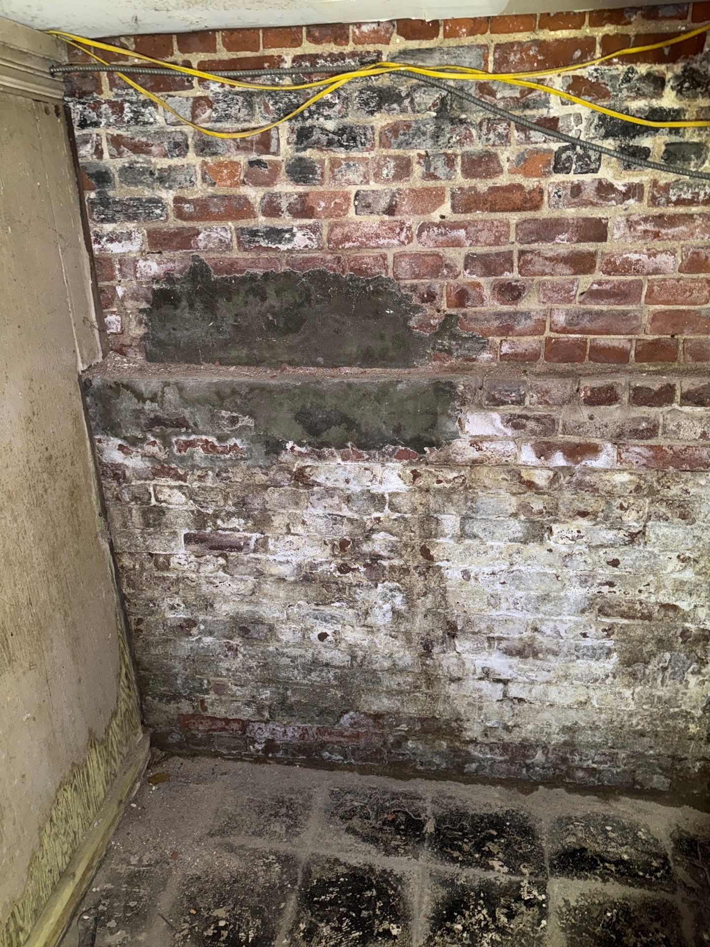 signs of water intrusion and mold